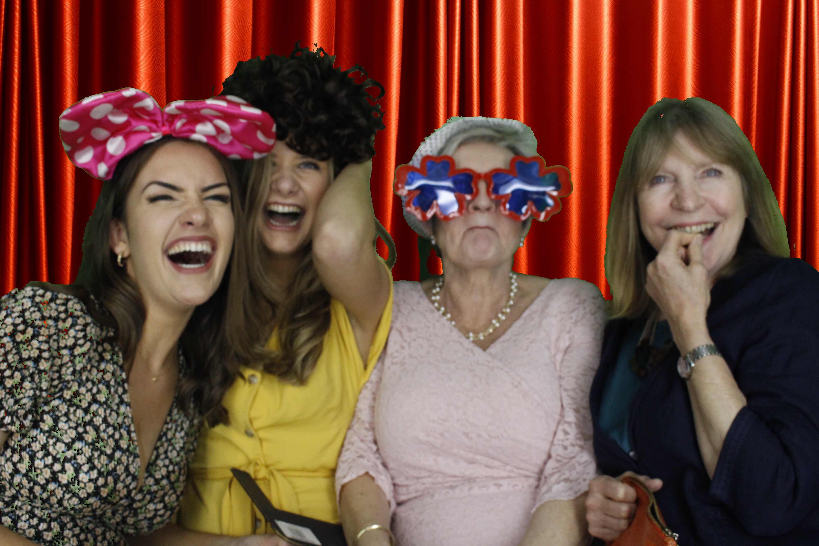 Mr & Mrs Mills | View more photos from the event at gallery.myphotoboothexperience.co.uk/u/MyPhotoBoothExperienceLtd/Mr-Mrs-Mills